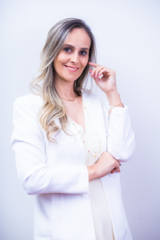 Yara Martins — Farmacêutica Responsável